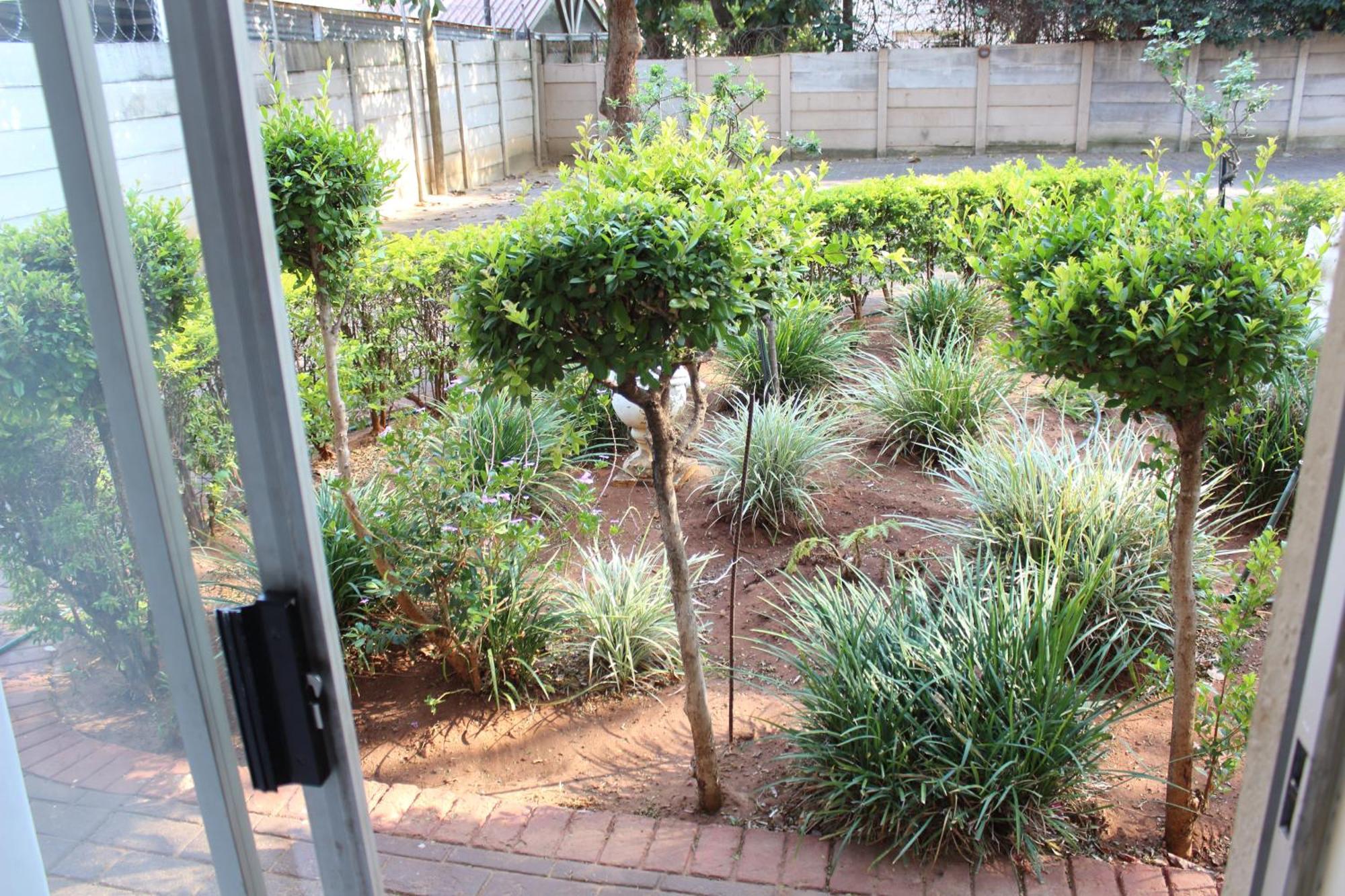 Purple Olive Guest House Pretoria-Noord Exterior foto